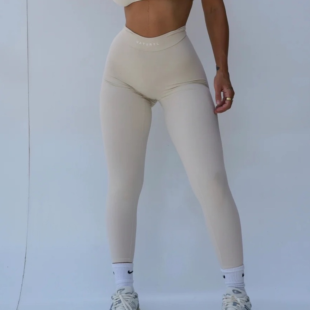 NATURYL - THE V CUT TIGHTS